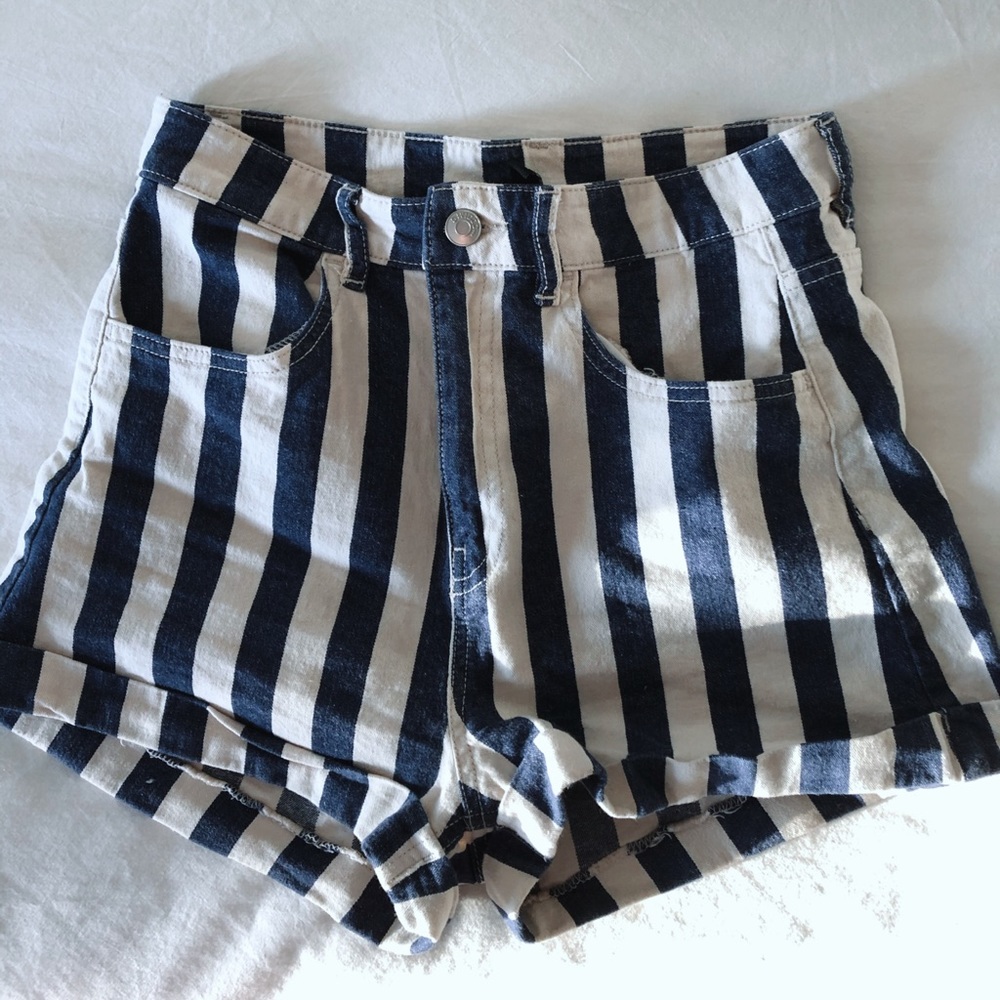 Stripped Shorts